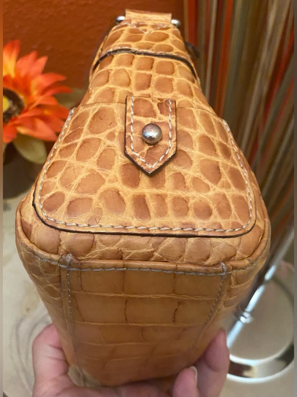 Dooney & Bourke - VINTAGE - EUC - Crocodile-Embossed Leather Shoulder Bag - Picture 10 of 13